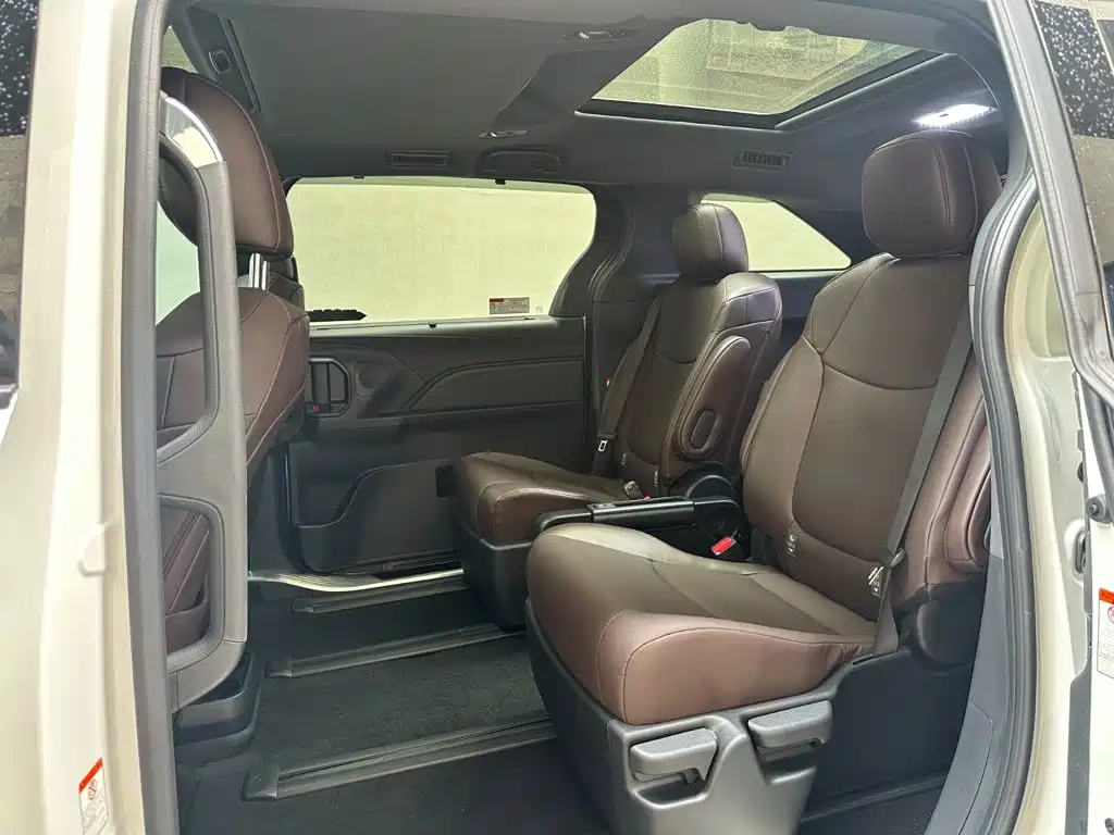 Toyota Granvia 2025 2024 2.5L Hybrid Premium PLUS 4WD Edition