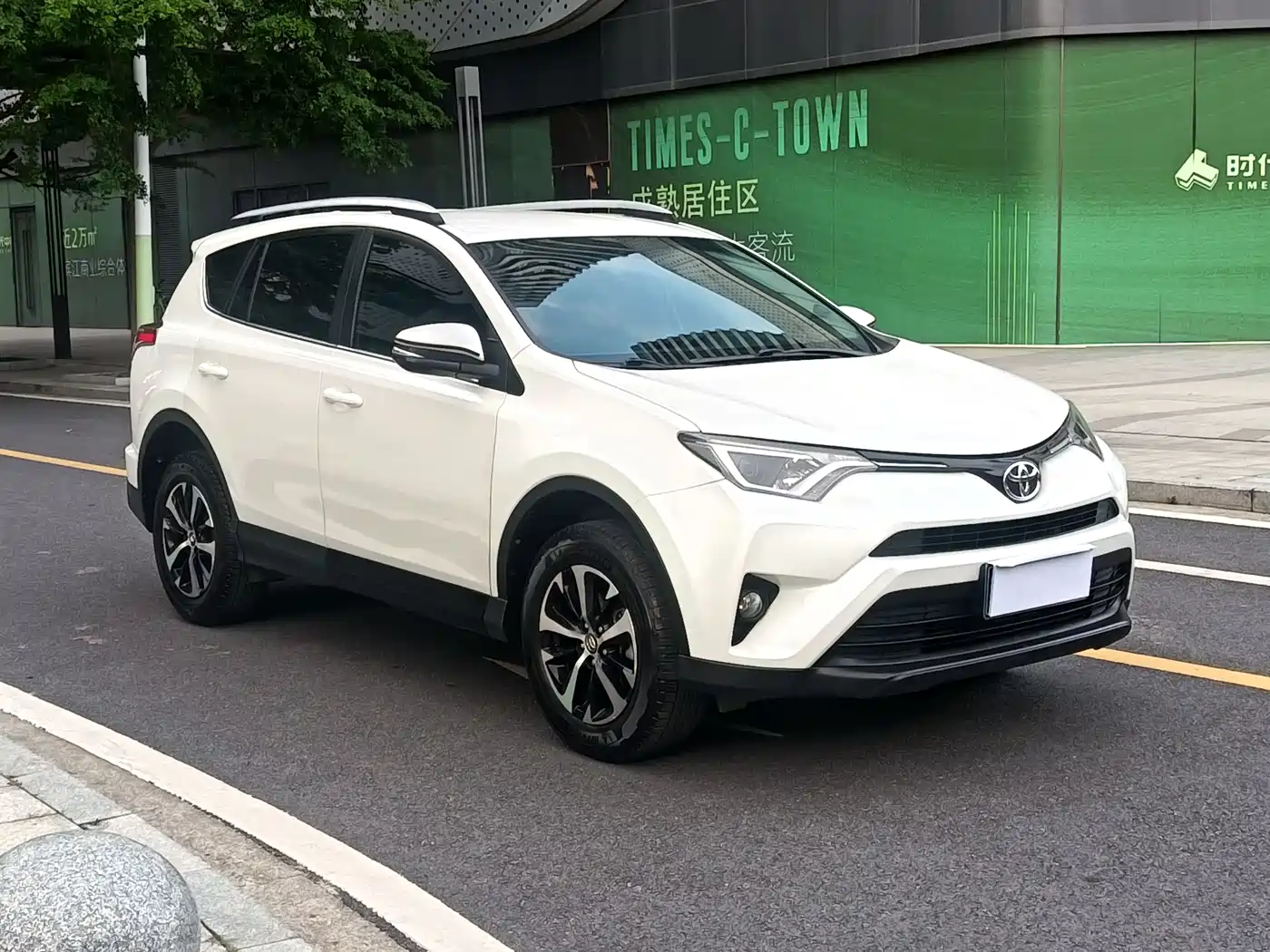 Toyota RAV4 Rongfang 2016 2.0L CVT 2WD Urban (China V) фото 3
