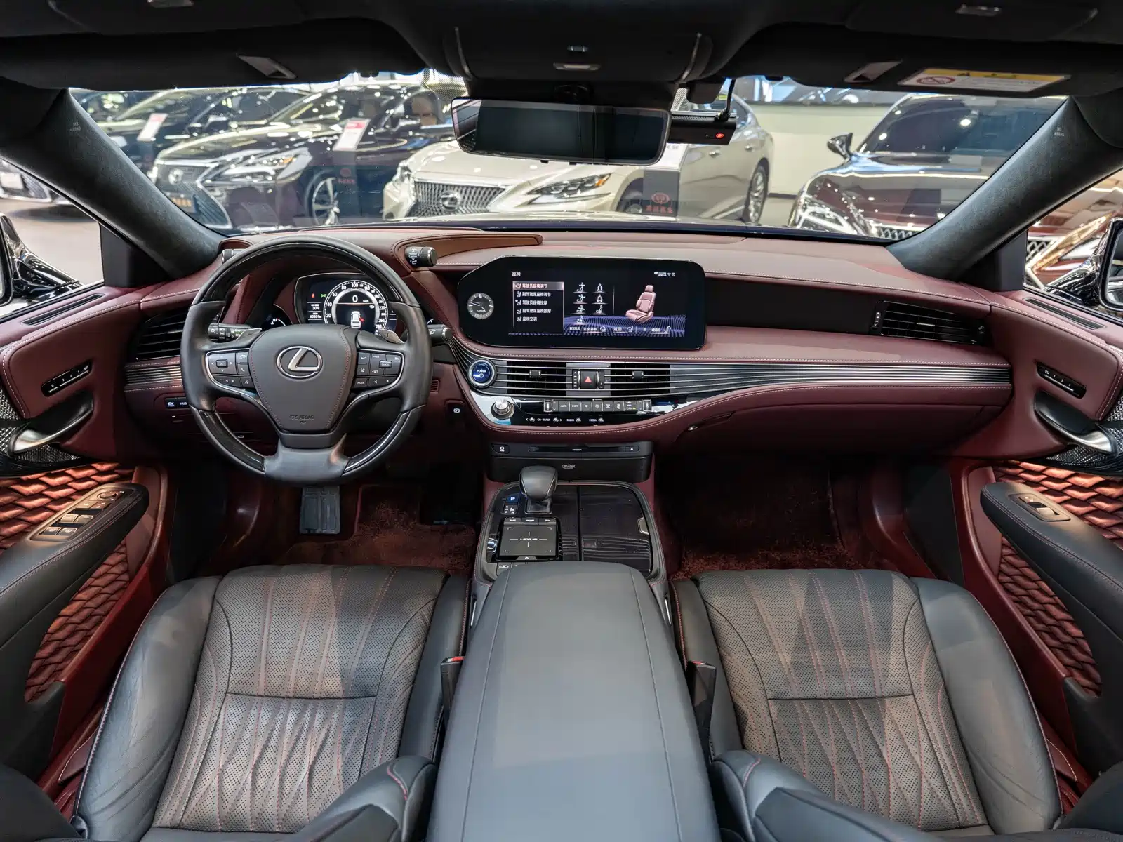 Photo 13 - Lexus LS