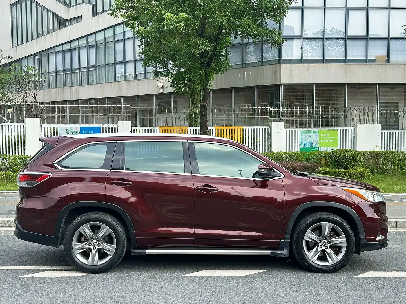 Photo 7 - Toyota Highlander