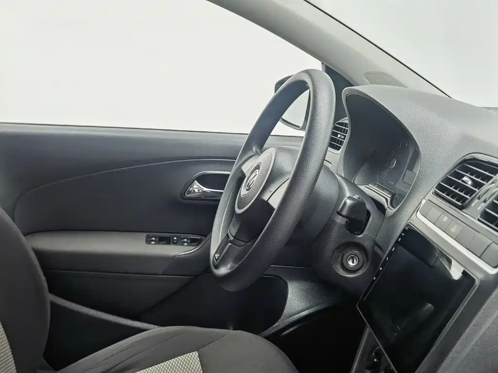 Фото 22 - Volkswagen Polo