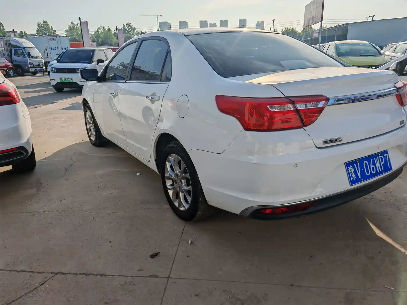 Фото 12 - Geely Vision