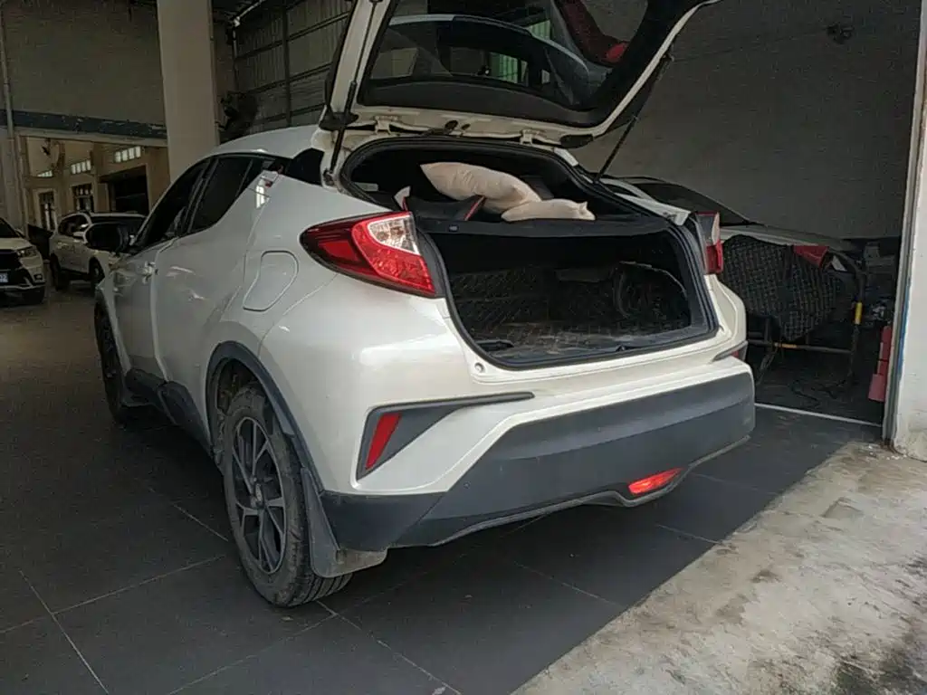 Фото 5 - Toyota C-HR