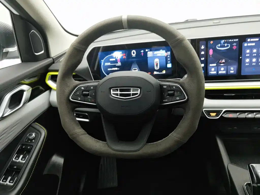 Фото 11 - Geely Coolray