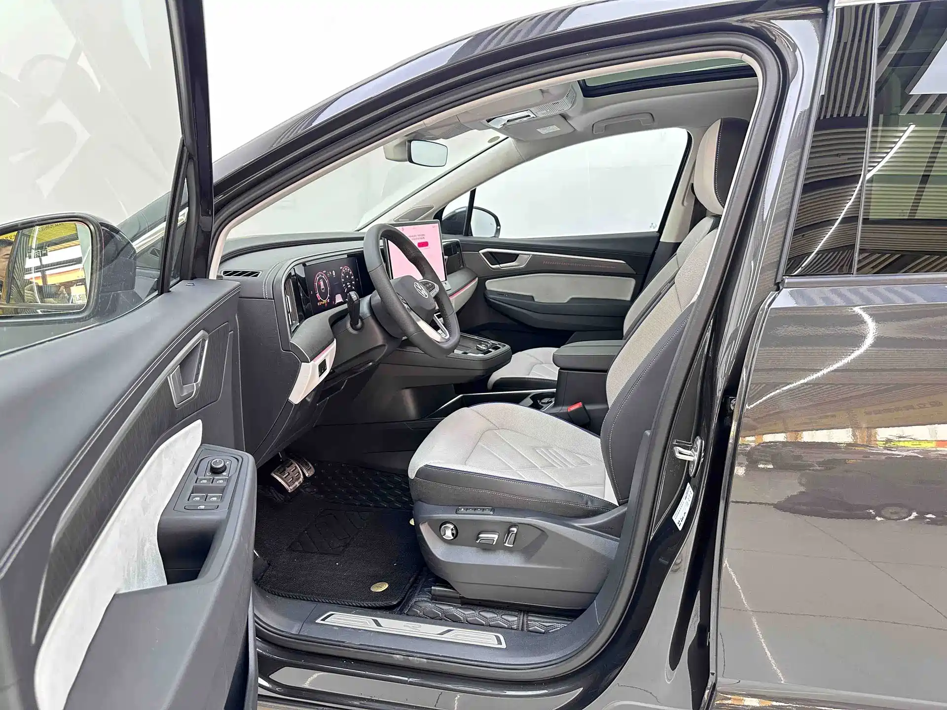 صورة 7 - Volkswagen Talagon