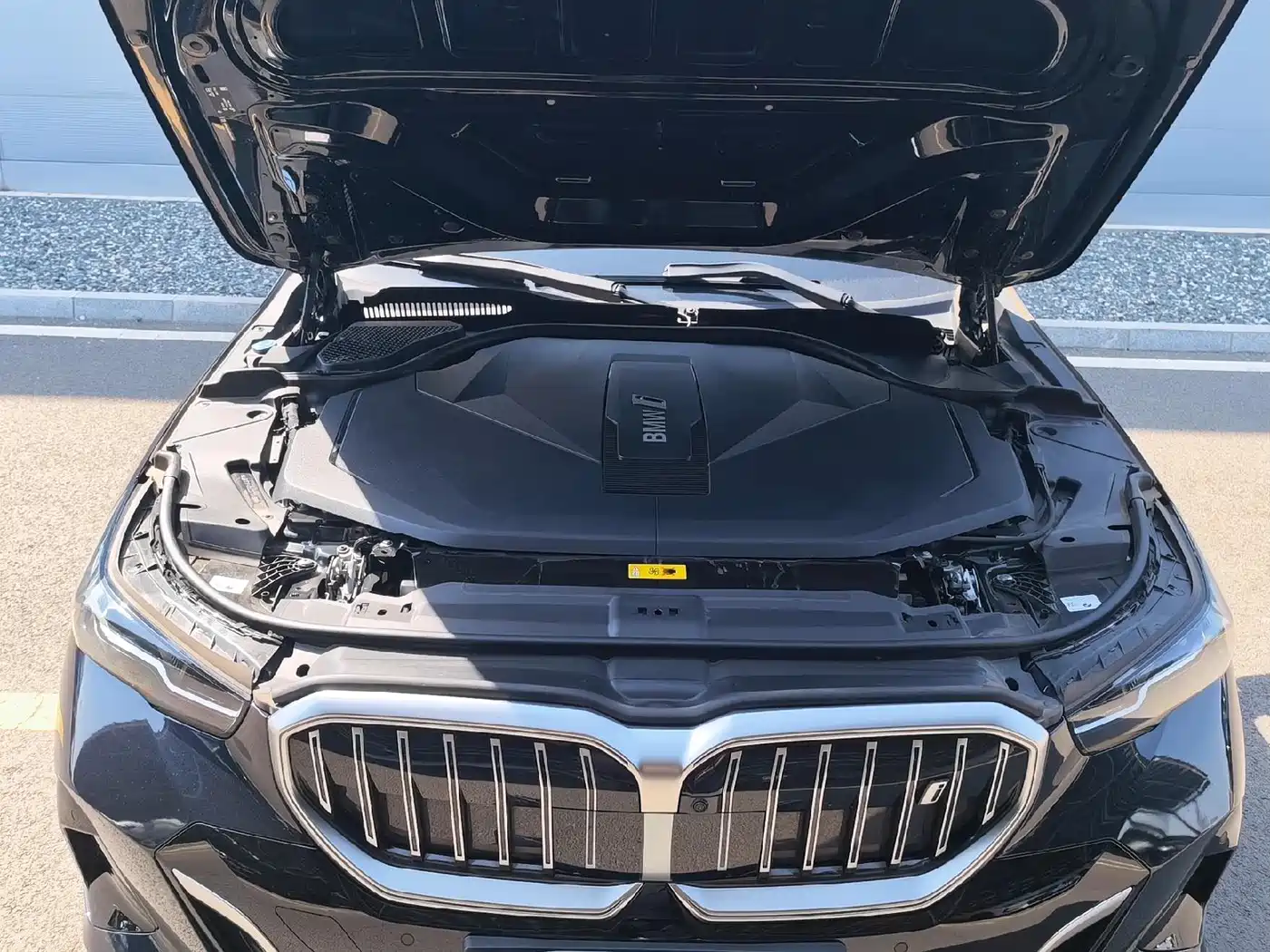 BMW i5 2024 eDrive 35L Premium Model M Sport Package фото 4