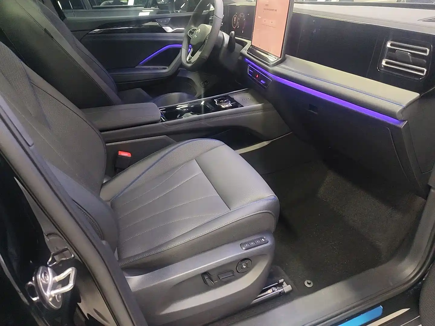 Фото 13 - Volkswagen Tiguan L