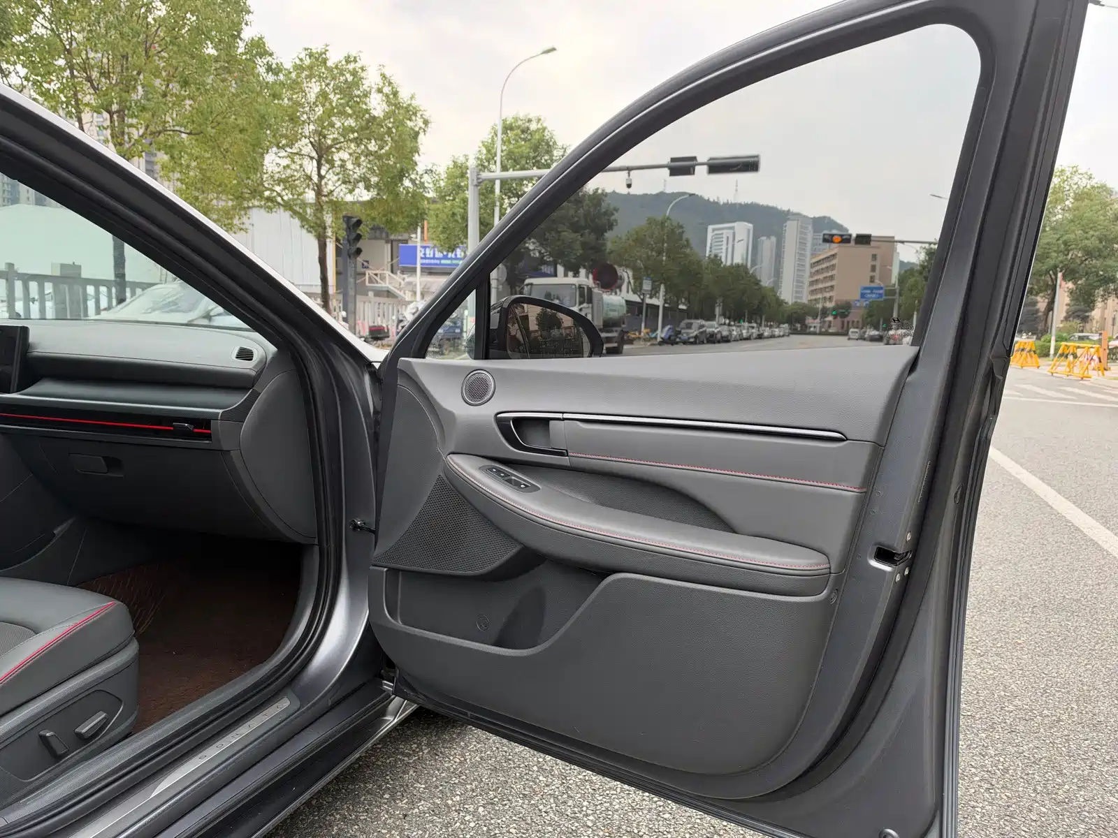 Photo 20 - Hyundai Sonata