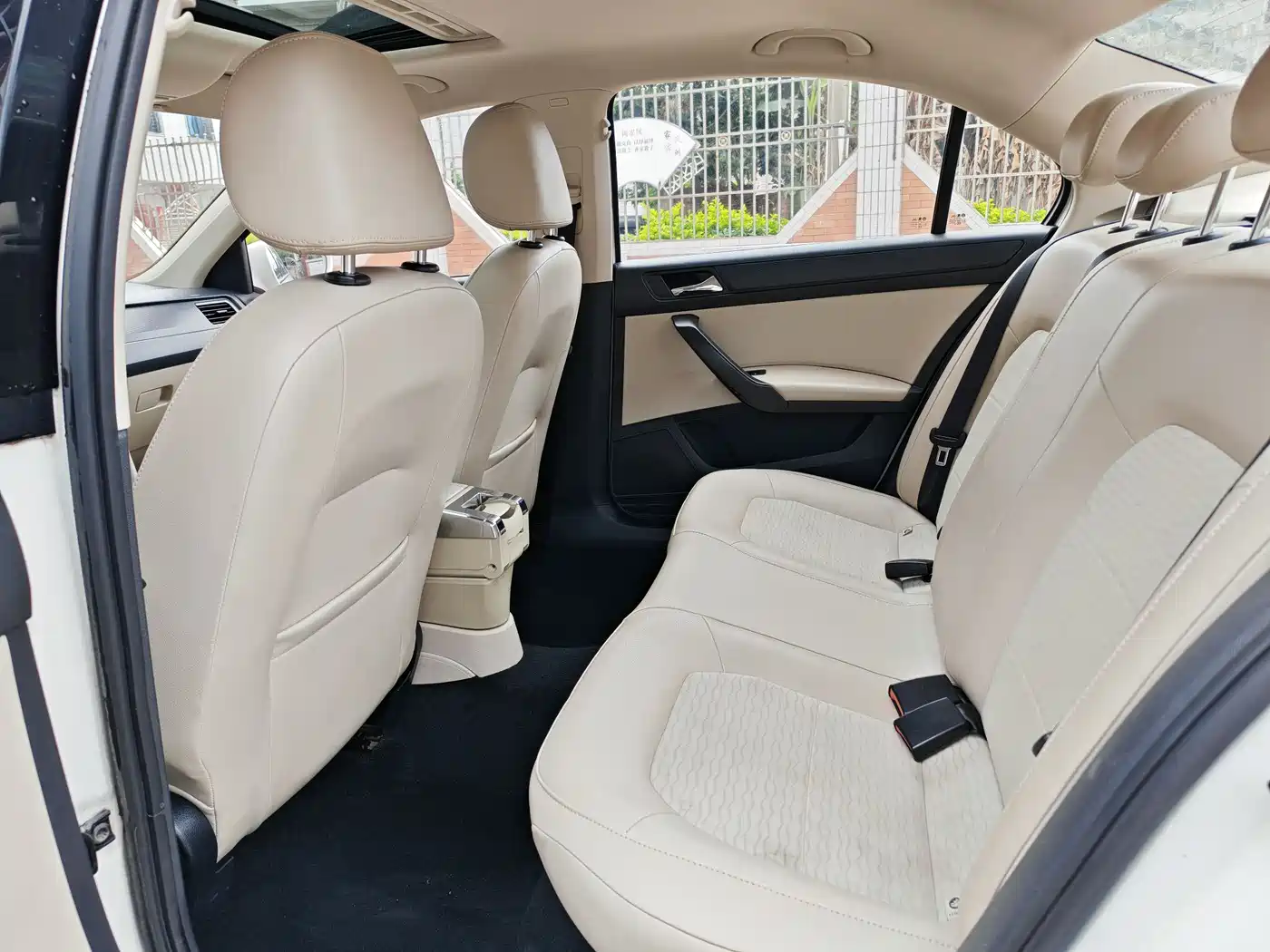Škoda Rapid 2016 1.6L Automatic Pioneer Edition фото 6