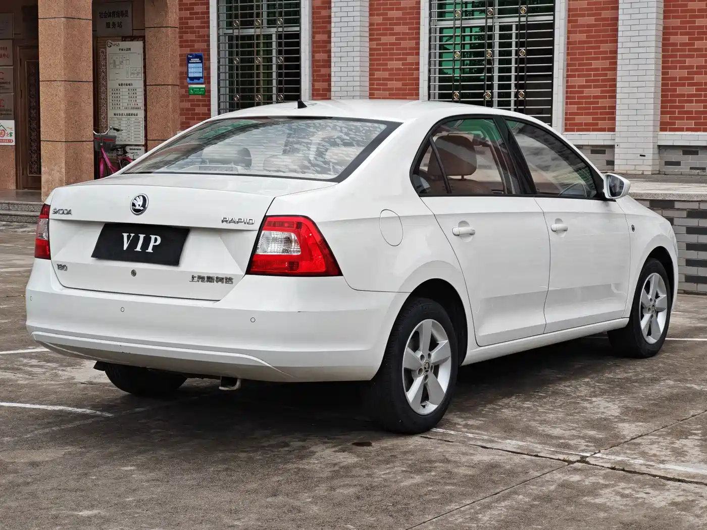Škoda Rapid 2016 1.6L Automatic Pioneer Edition фото 7