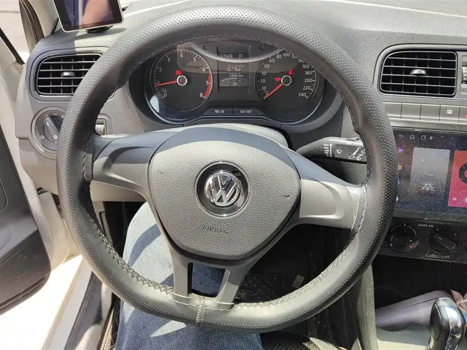 Volkswagen Polo 2016 1.4L Automatic Trend фото 15