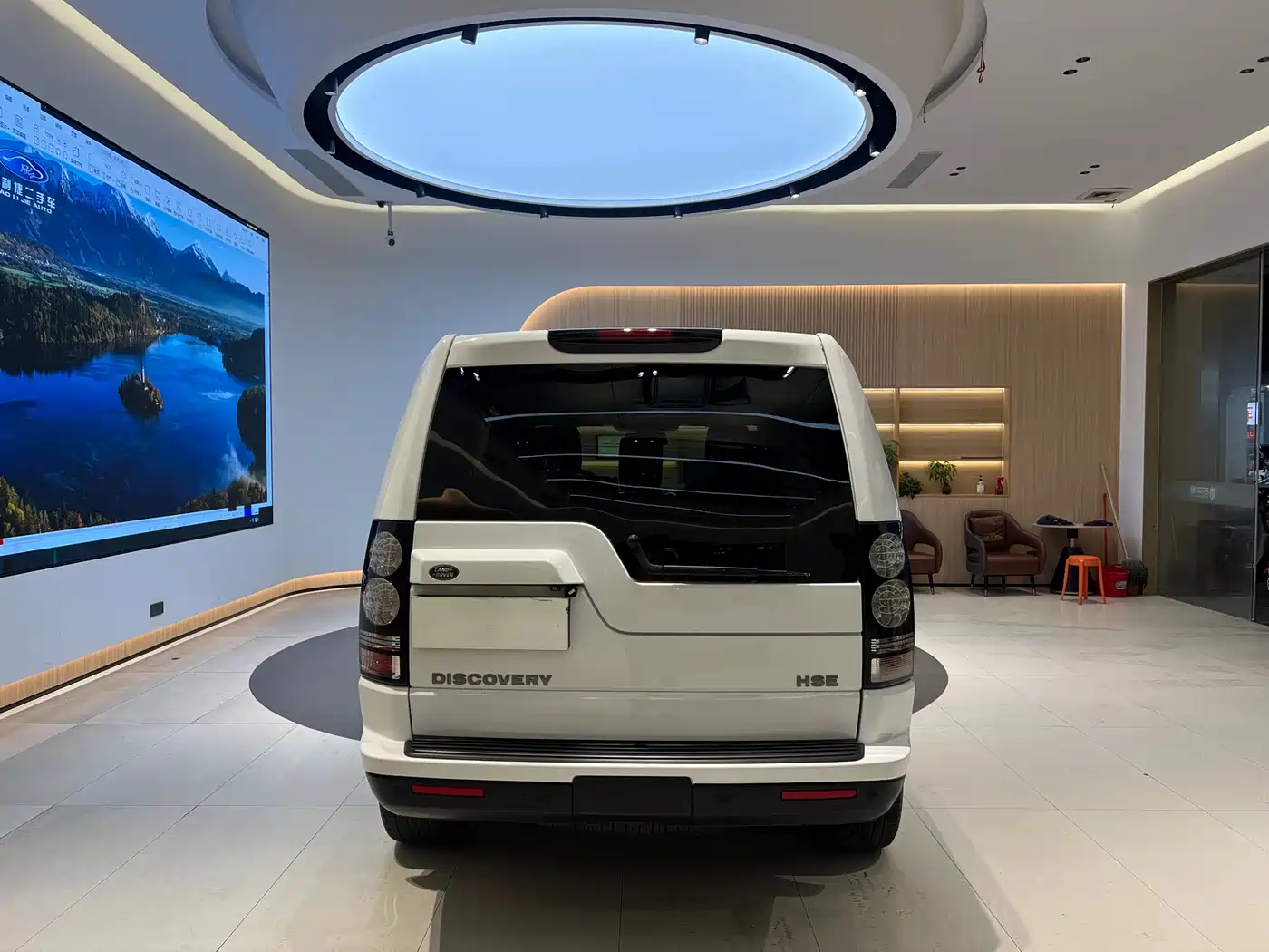 Land Rover Discovery 2015 3.0 SDV6 HSE Diesel фото 5