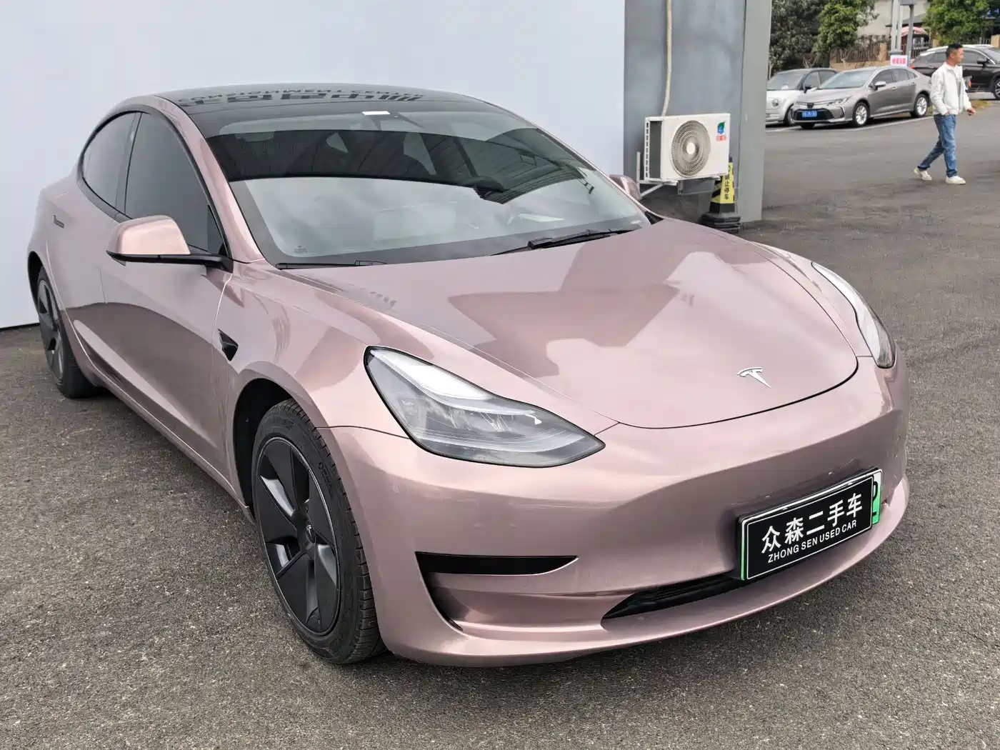 TESLA MODEL 3