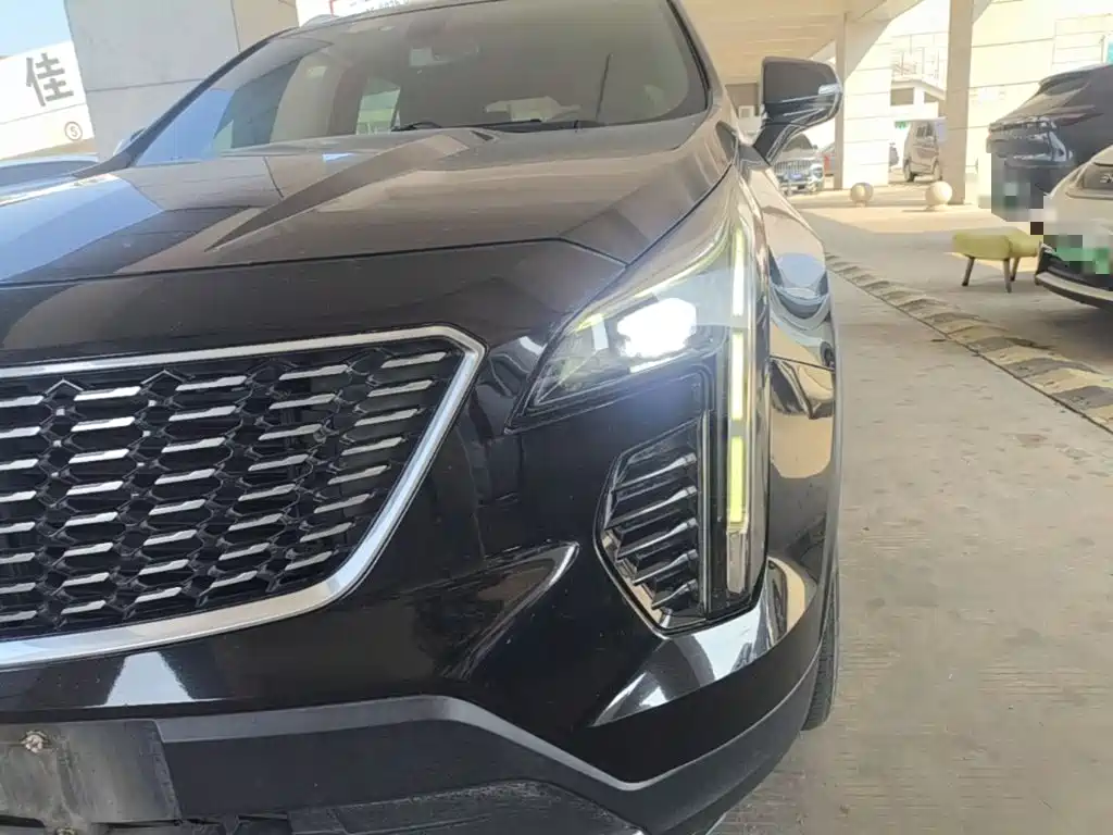 Фото 24 - Cadillac XT4