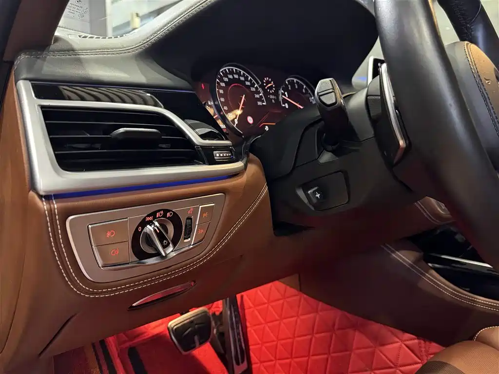 BMW 7 Series 2018 740Li xDrive Premium Type M Sport Package фото 9