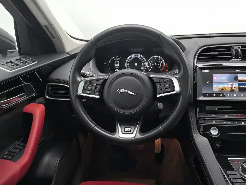 Photo 11 - Jaguar F-PACE