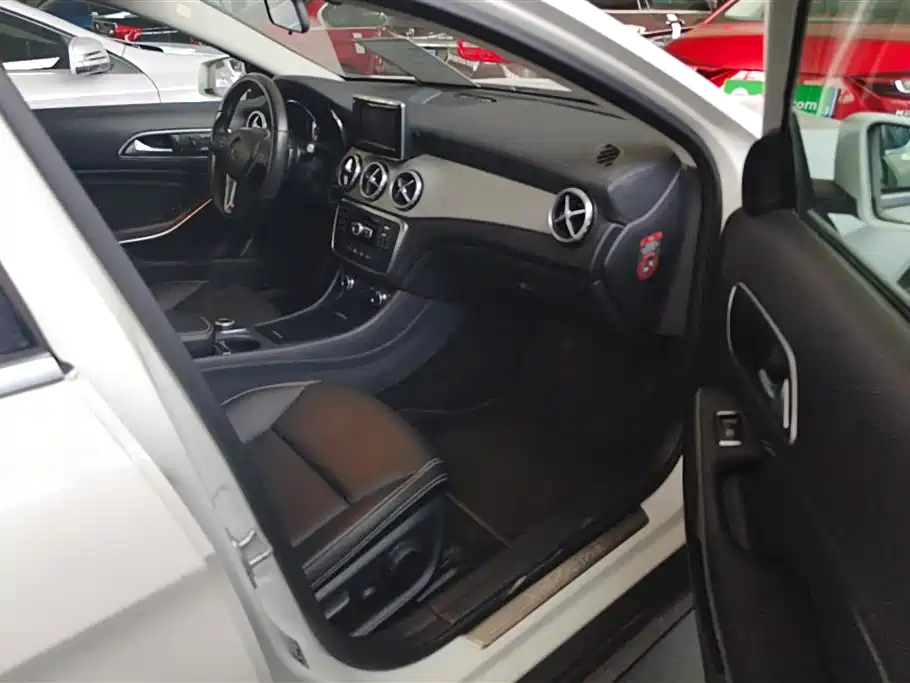 Mercedes-Benz GLA 2015 GLA 200 Fashion фото 8