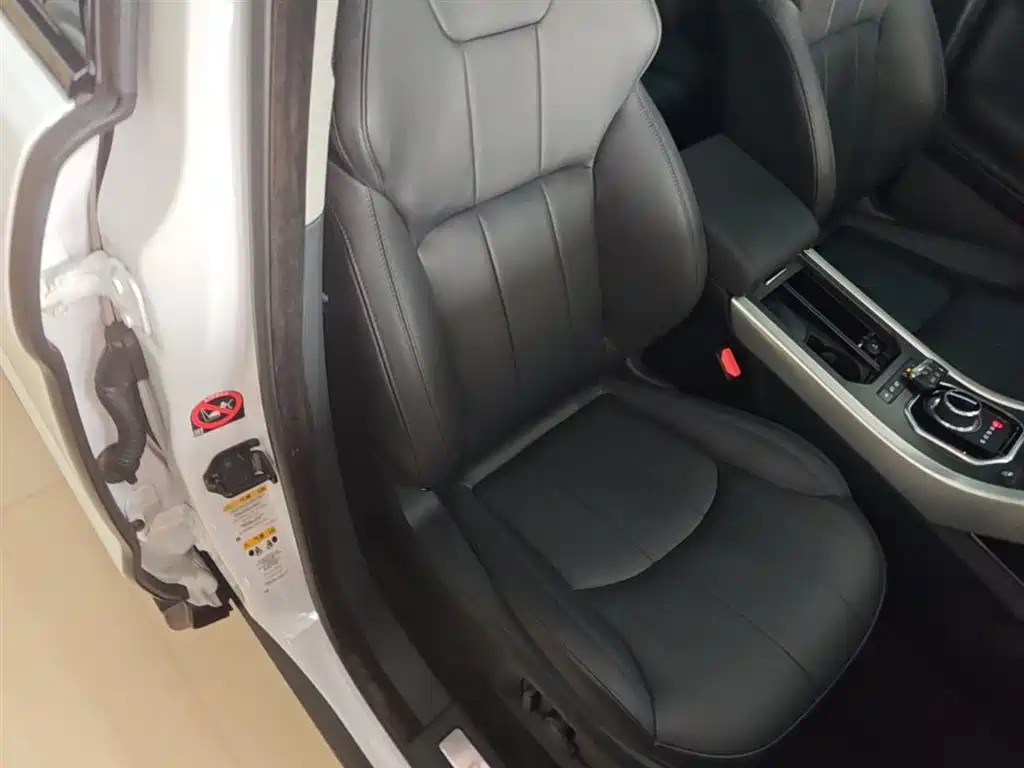 Land Rover Range Rover Evoque 2017 2.0T SE Smart Shine Edition фото 25