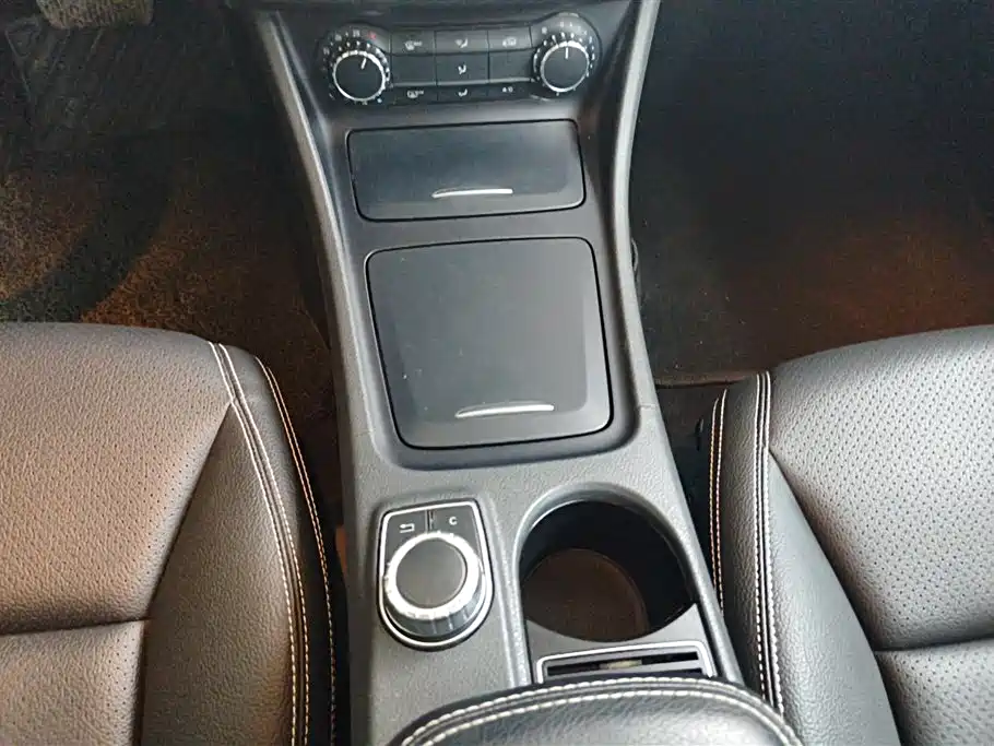 Mercedes-Benz GLA 2015 GLA 200 Fashion фото 16