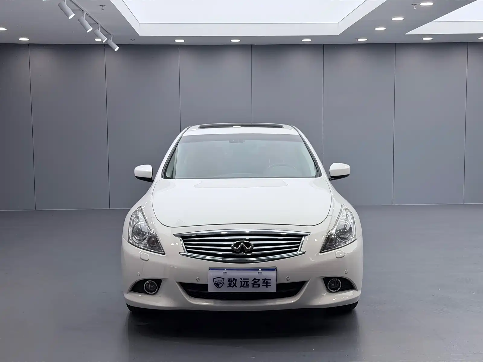 Photo 2 - Infiniti G Series