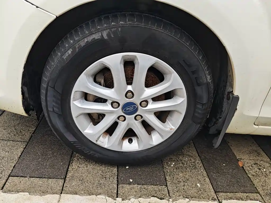 Фото 23 - Ford Focus