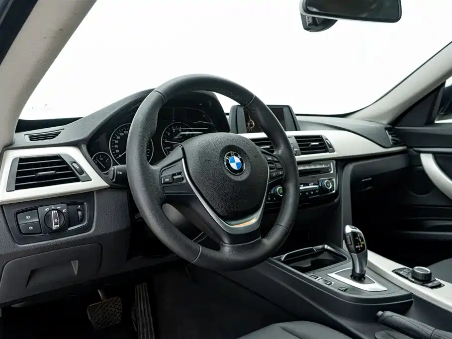 BMW 3 Series GT 2016 320i Fashion Style фото 19
