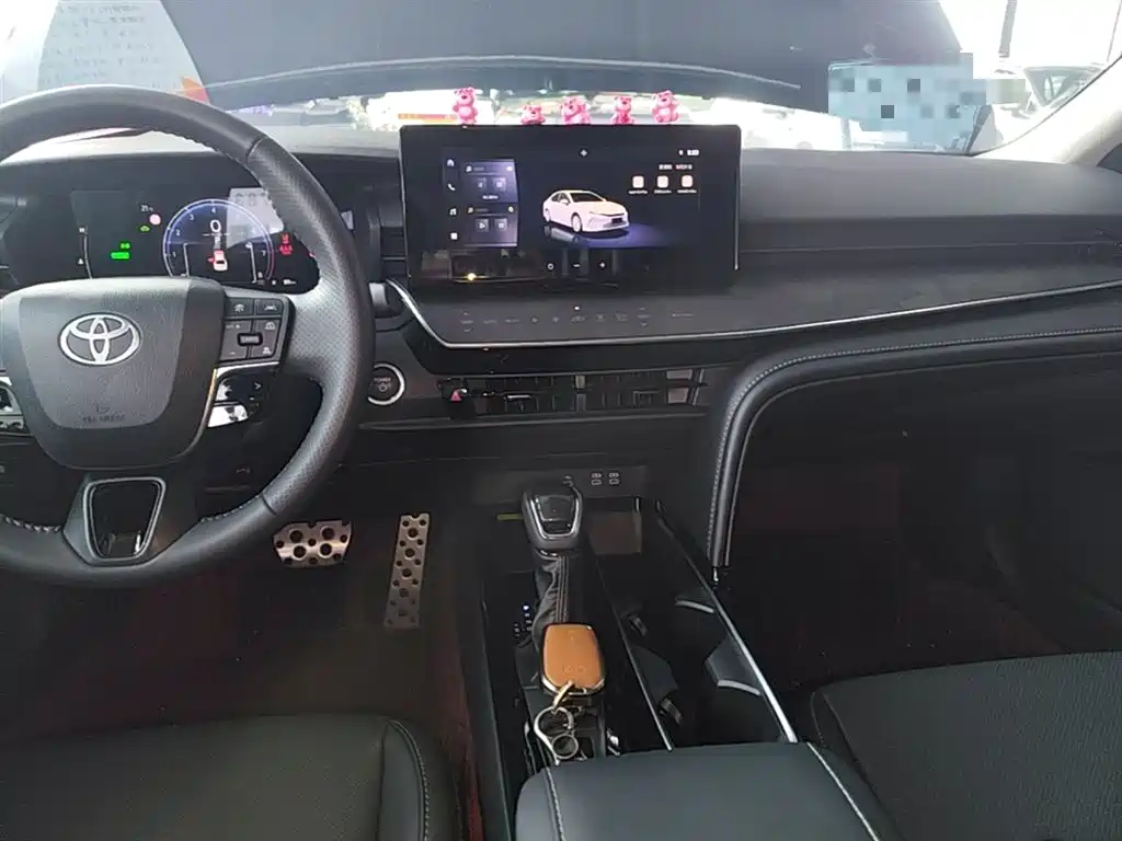 Toyota Camry 2026 Hybrid 2.0HSE Sport Lite Edition фото 13
