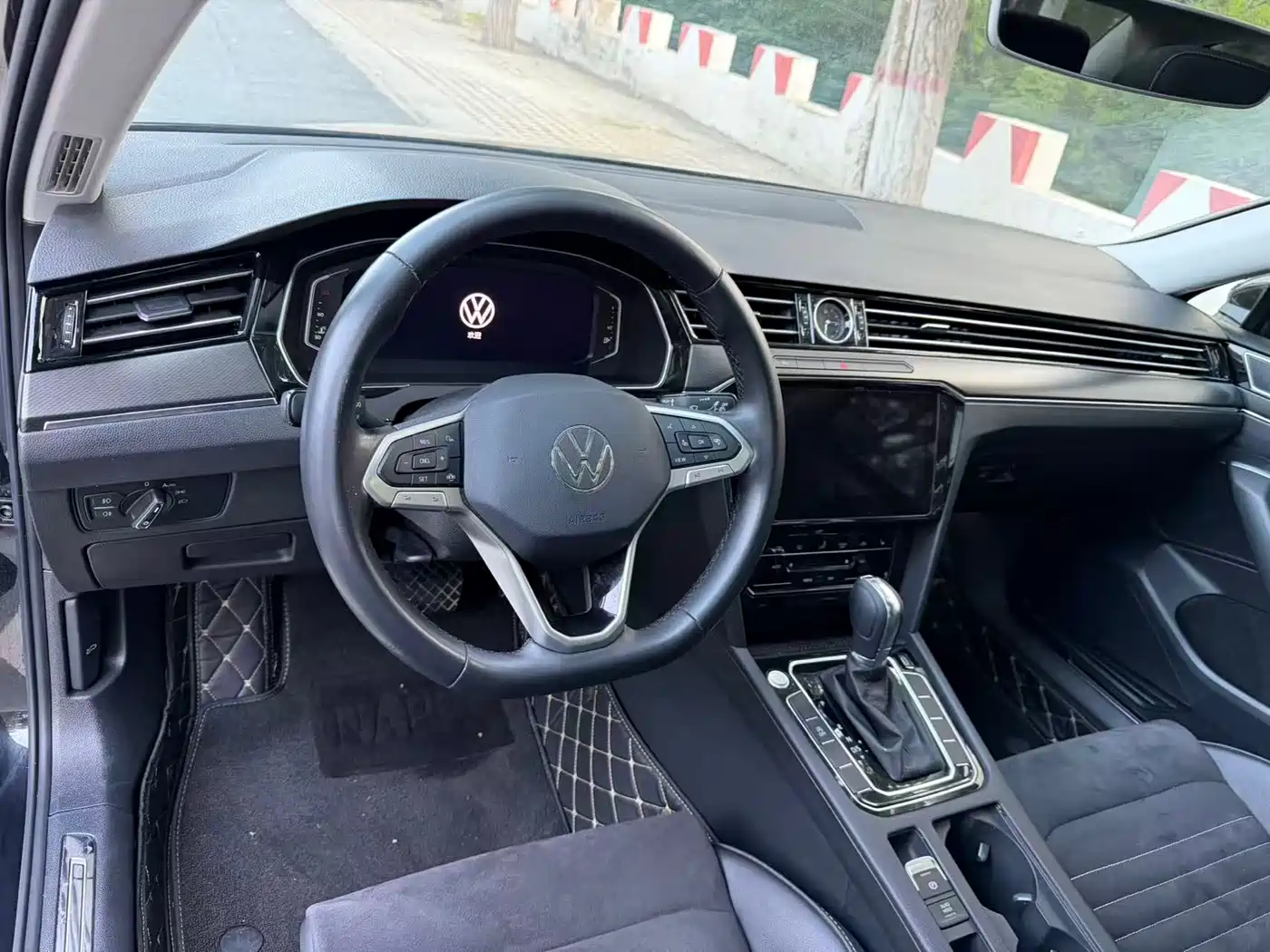 Volkswagen Magotan 2023 Model 2 Million Commemorative Edition 330TSI DSG Luxury фото 9