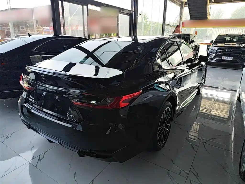 Toyota Camry 2026 Hybrid 2.0HSE Sport Lite Edition фото 7