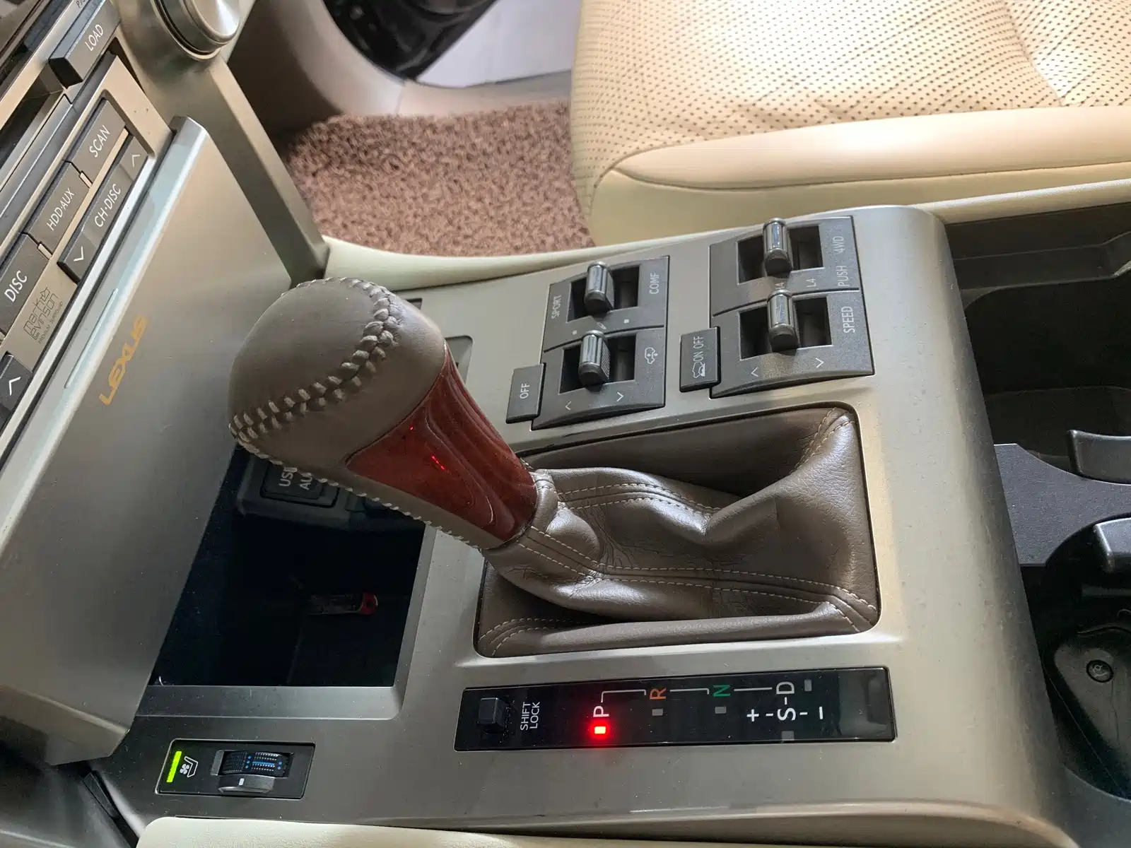 Photo 17 - Lexus GX