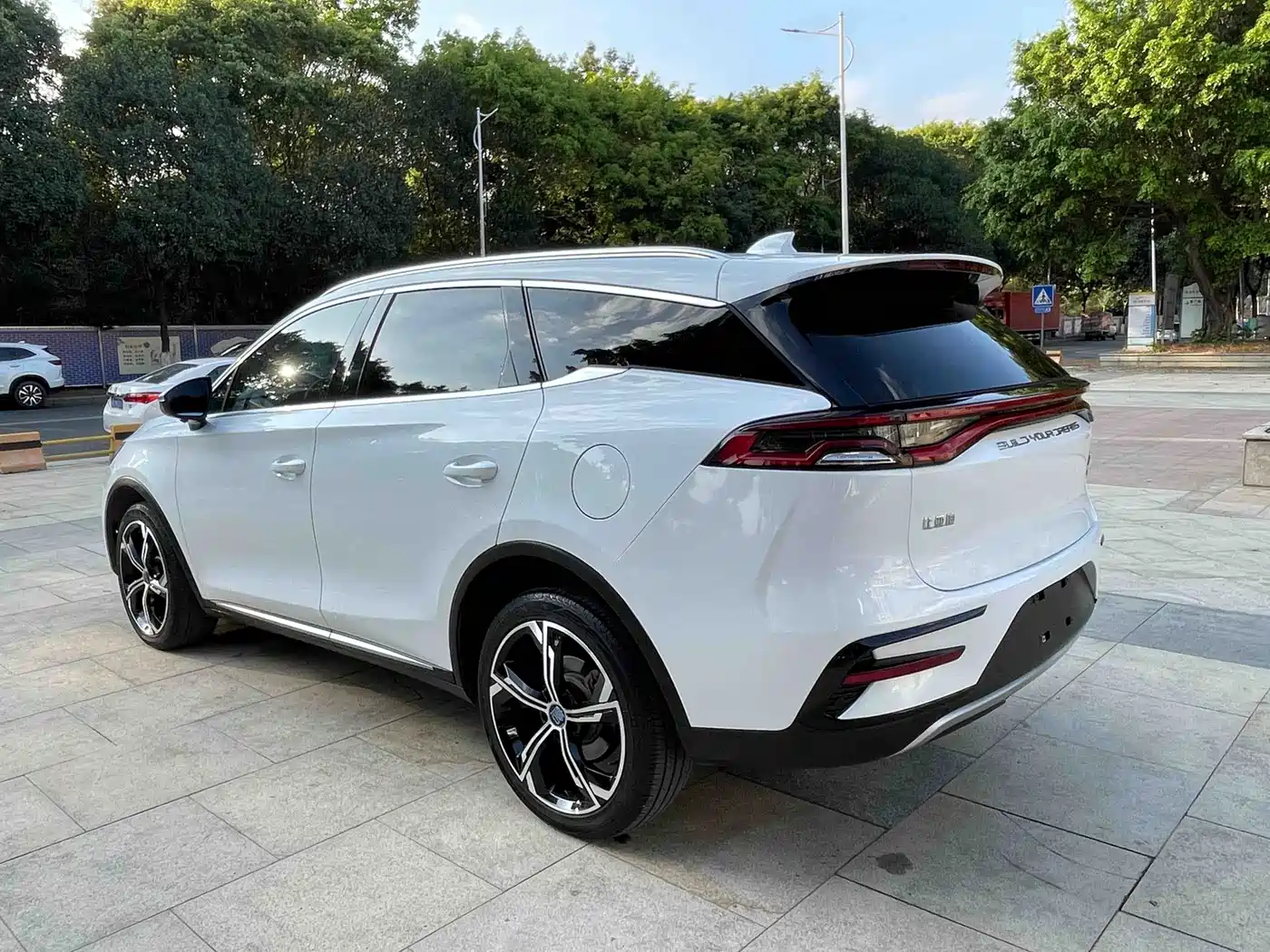 BYD Tang New Energy 2021 DM-i 112KM Honor фото 6