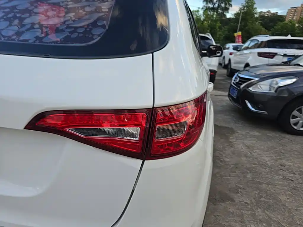 FAW Senya R7 2017 2016 1.6L Automatic Luxury