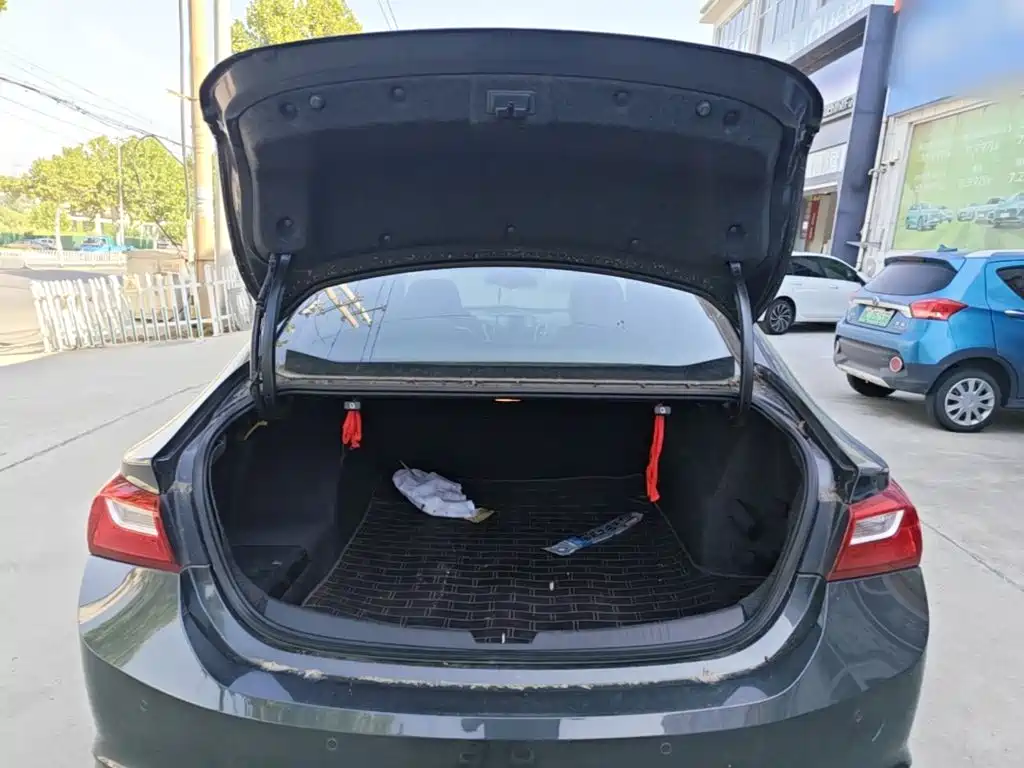 Фото 19 - Chevrolet Malibu XL