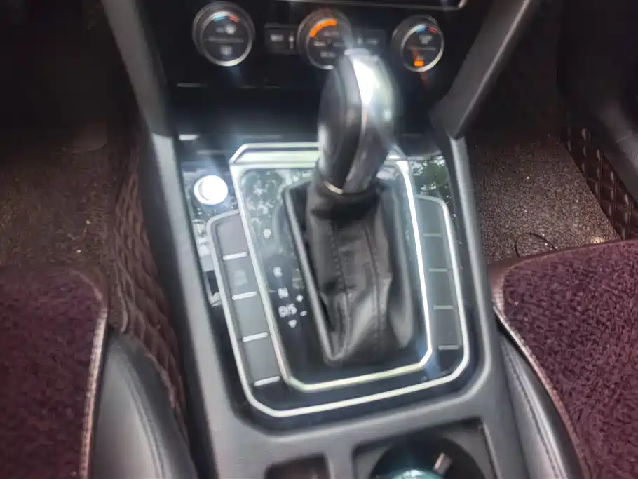 Volkswagen Magotan 2019 330TSI DSG Luxury China V фото 16