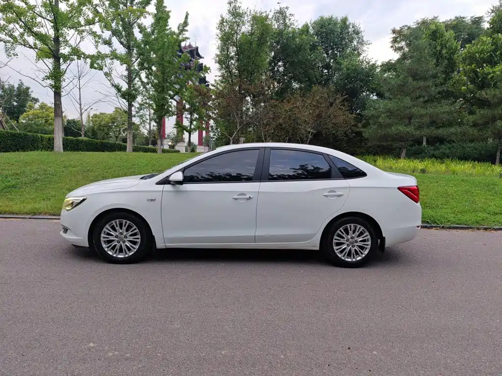 Фото 13 - Buick Excelle