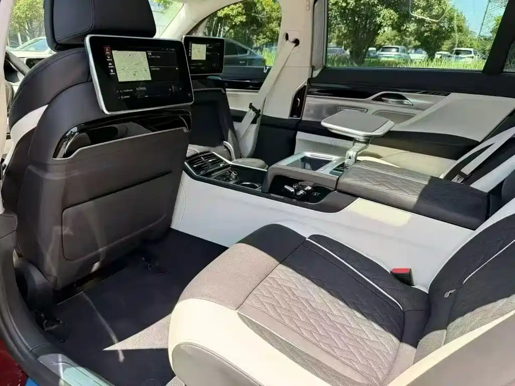 Photo 6 - BMW 7 Series