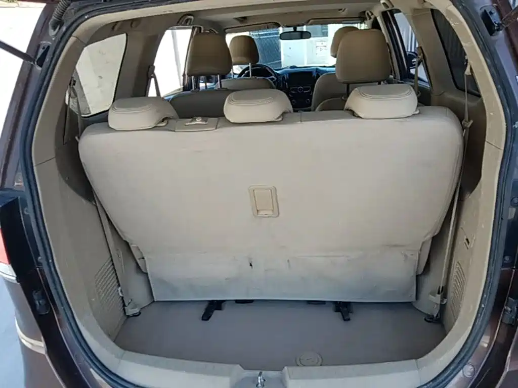 Baojun 730 2015 2014 1.5L Manual Luxury Navigation ESP Edition 7-Seater