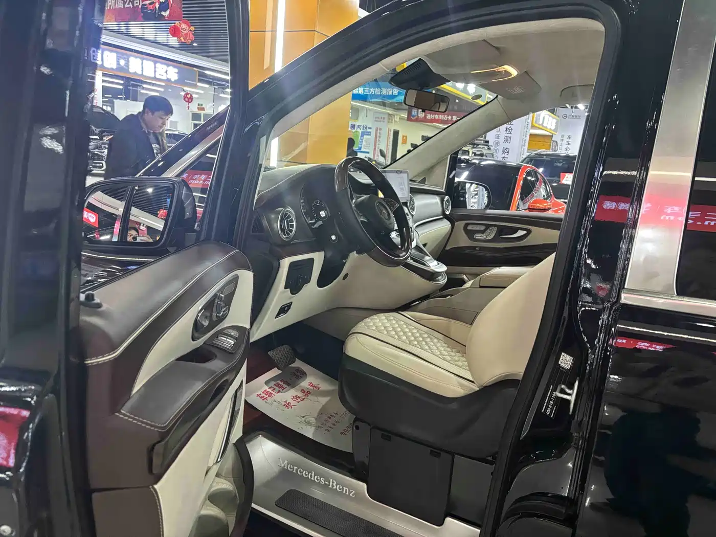 Mercedes-Benz Vito 2023 2.0T Elite 7-Seater фото 3