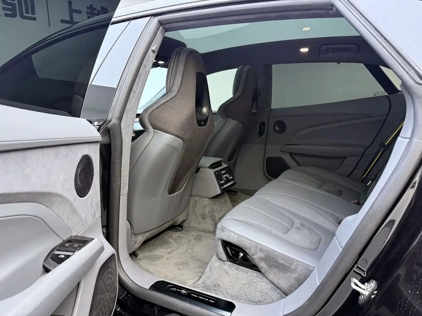 LOTUS SPORTS CAR EMEYA FLOWERS