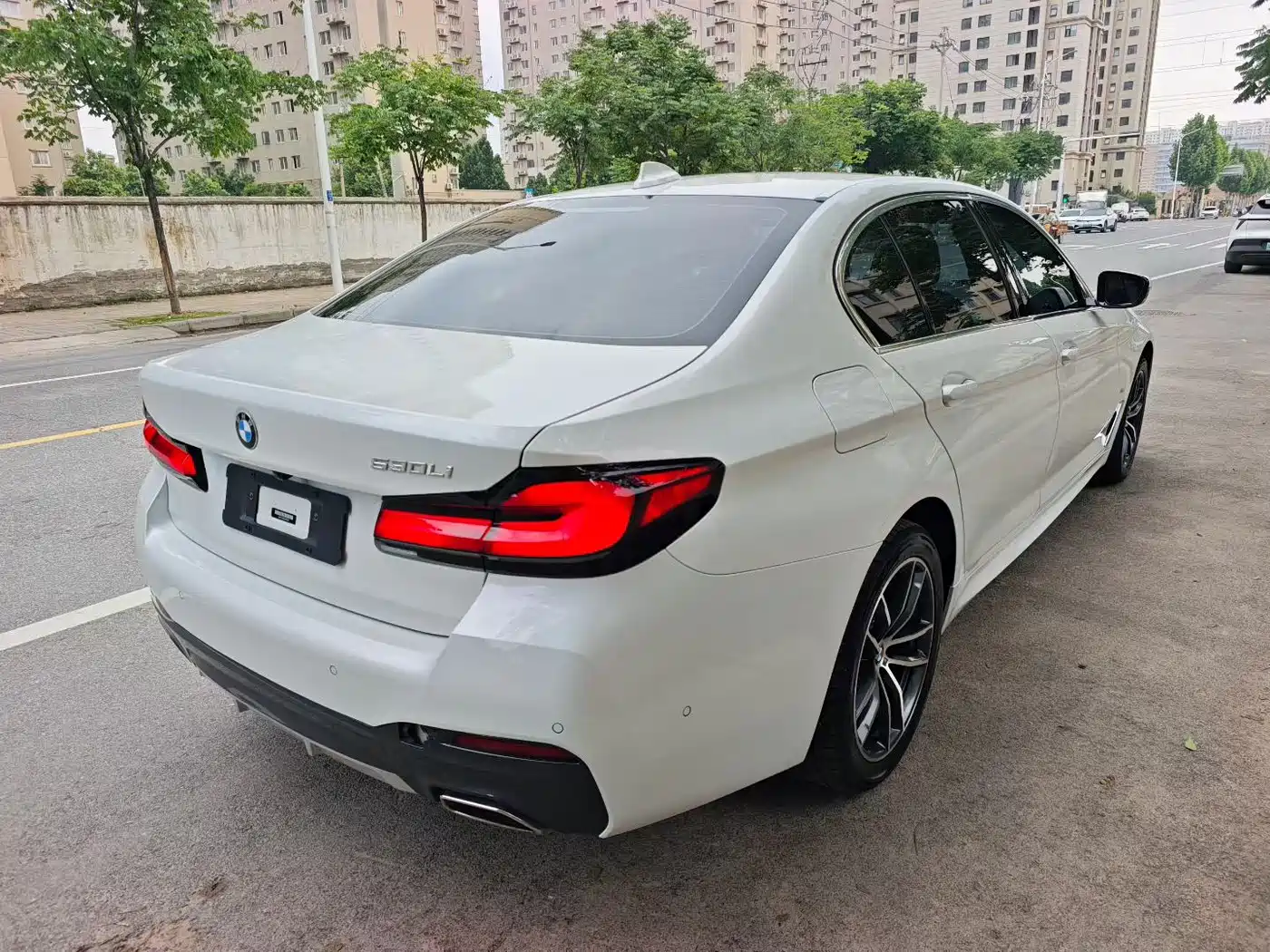BMW 5 Series 2021 525Li M Sport Package фото 9