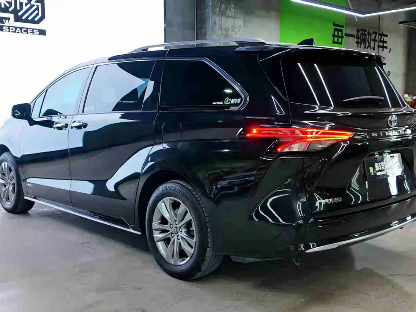 Toyota Sienna 2021 2.5L Hybrid Ultimate Edition фото 6