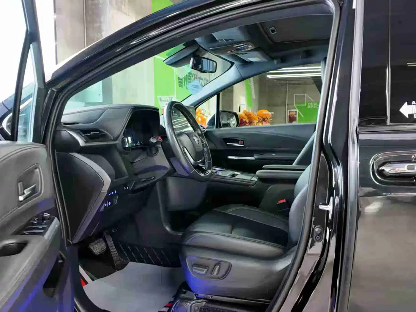 Toyota Sienna 2021 2.5L Hybrid Ultimate Edition фото 10