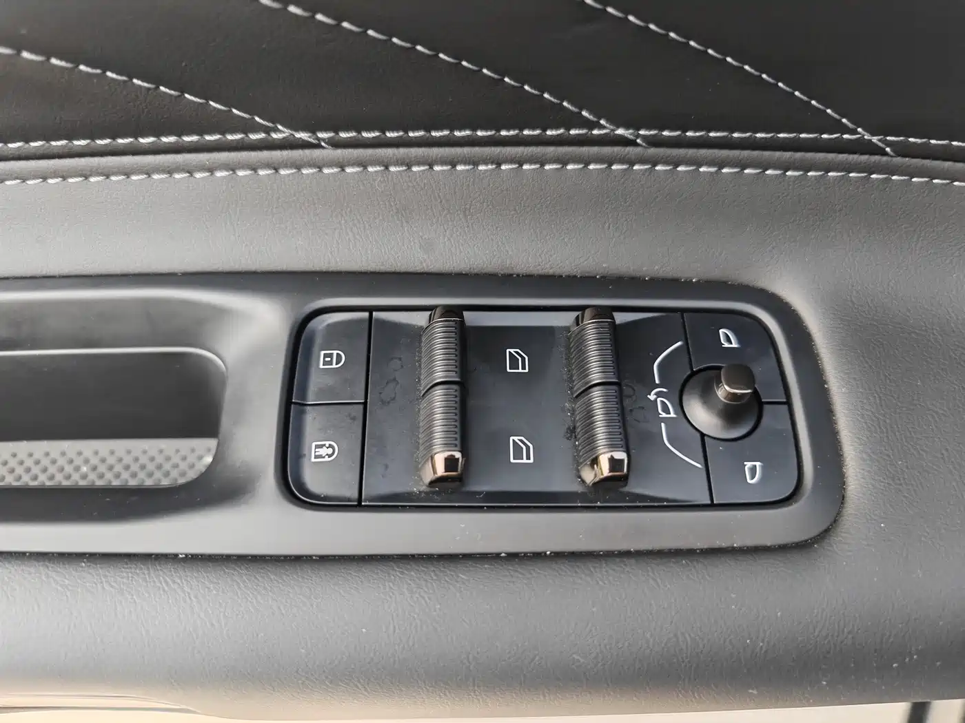Lynk & Co 10 EM-P 2025 Facelift 120 AWD Ultra фото 7