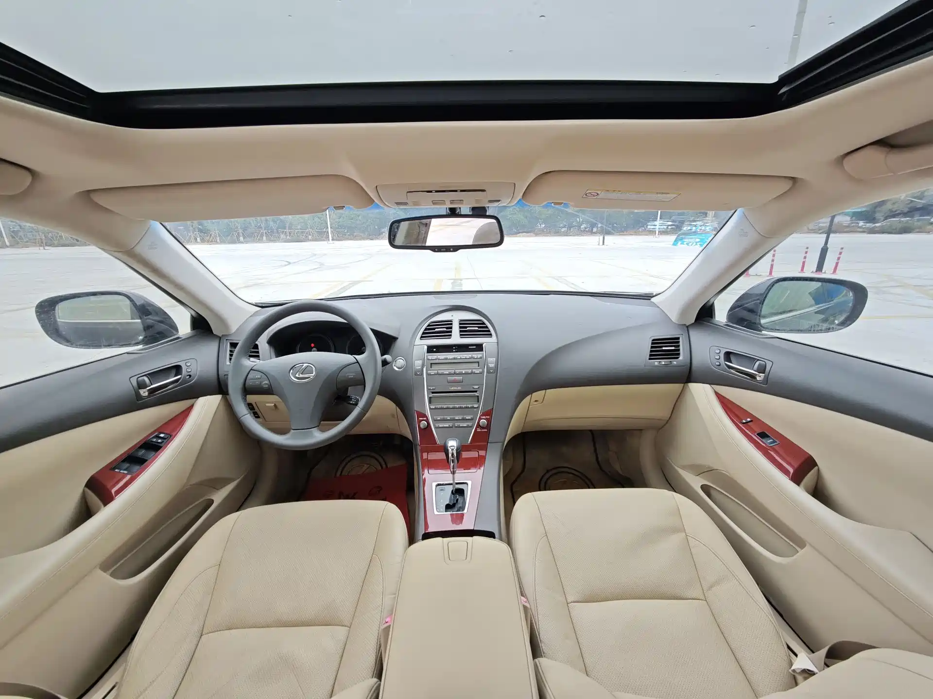 Фото 11 - Lexus ES