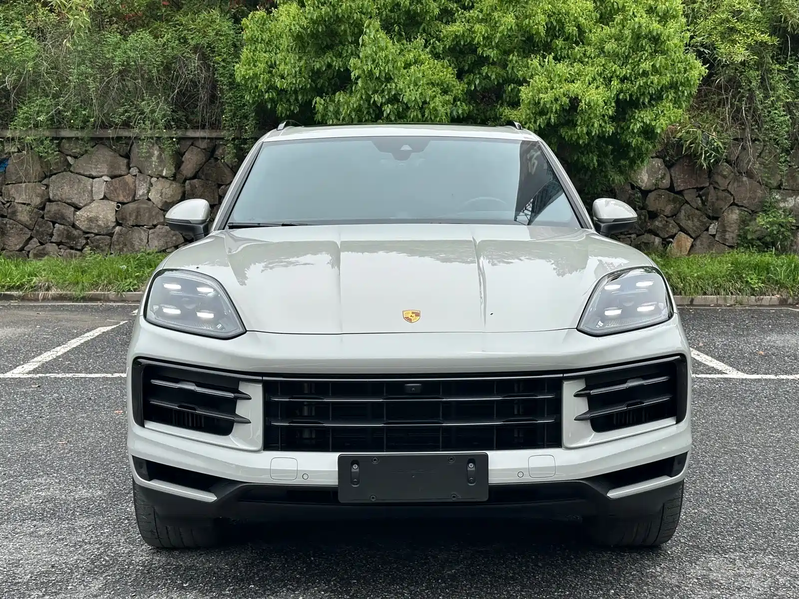 Photo 2 - Porsche Cayenne