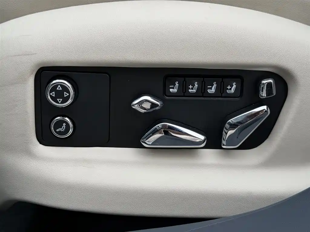 Bentley Flying Spur Plug-in Hybrid 2025 Model Year 4.0T V8 Mulliner фото 17