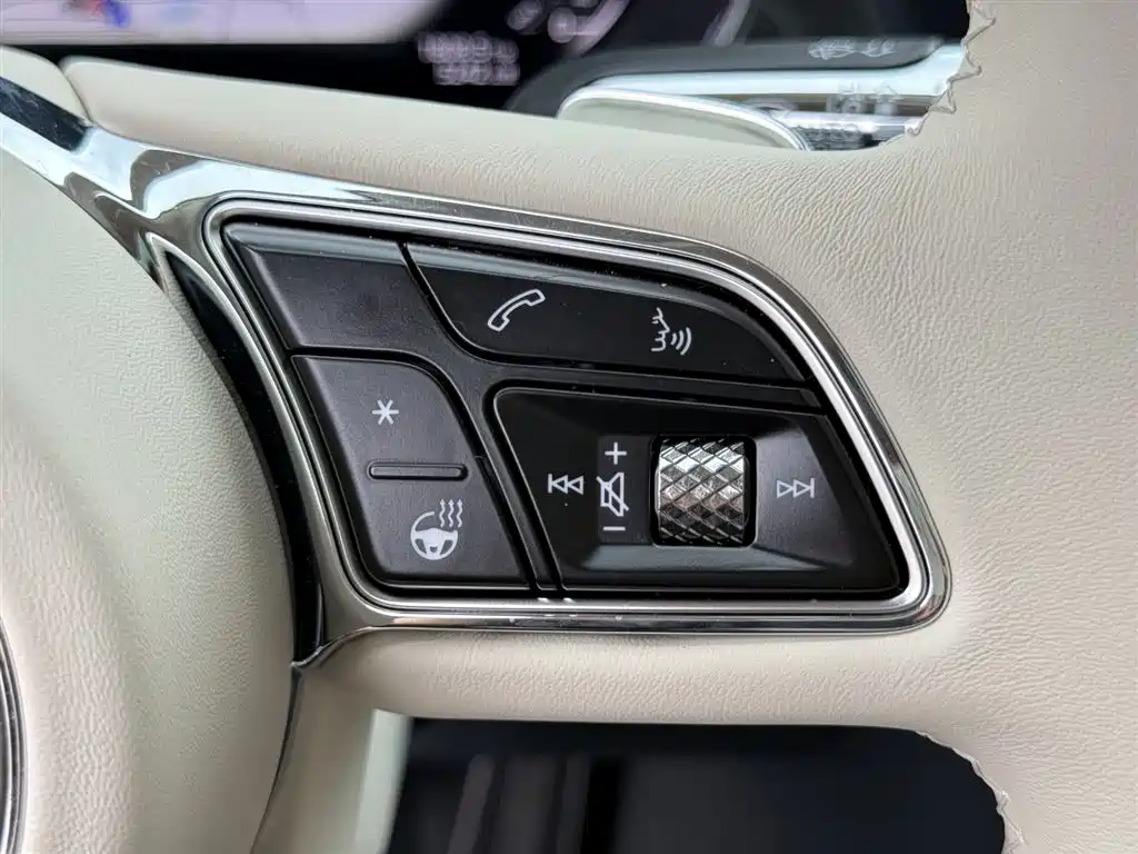 Bentley Flying Spur Plug-in Hybrid 2025 Model Year 4.0T V8 Mulliner фото 30