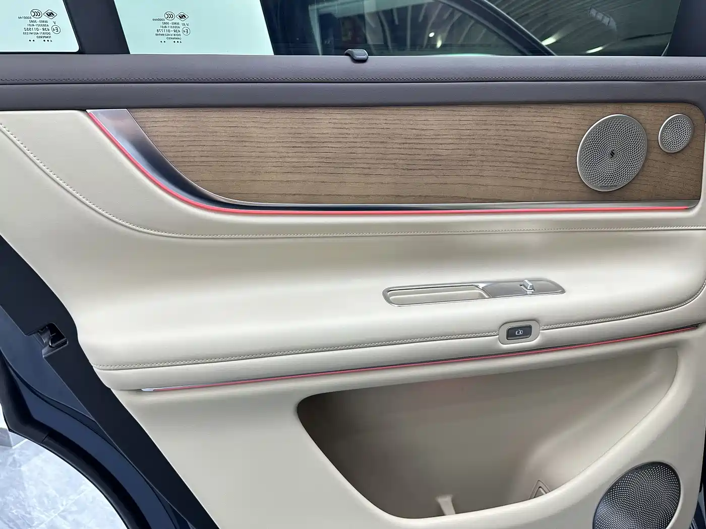 AITO Wenjie AITO M9 2024 Range Extender Ultra 52kWh 6-seater фото 27
