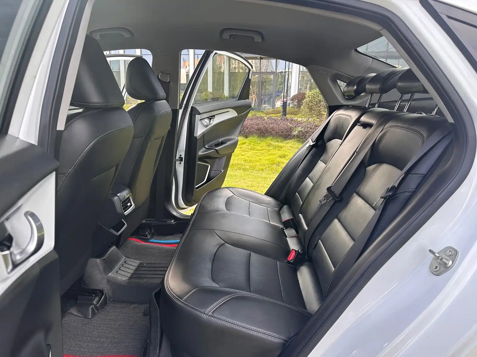 Фото 9 - Geely Geometry A