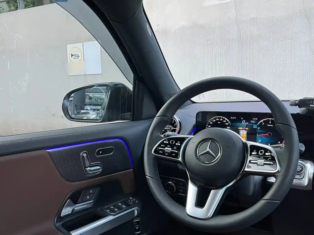MERCEDES-BENZ GLB